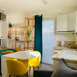 studio-cocooning-jeanne-au-calme-avec-terrasse.hotels-rhonealpes.com/
